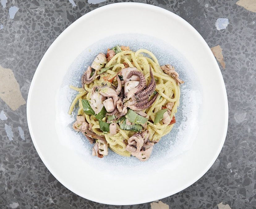 Fresh spaghetti alla chitarra with squid and citrus, and many new fresh wines to color your Berlin summer. This and much more in our True Italian Food News!